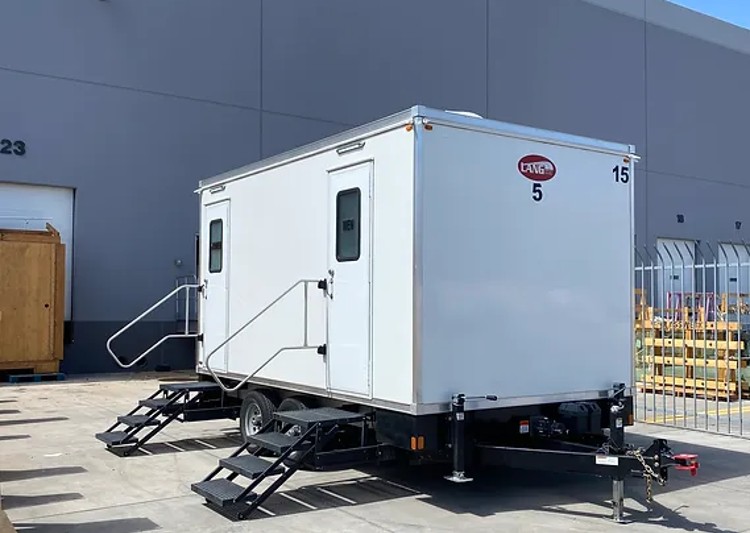 Luxury portable bathroom